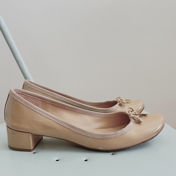 Tory Burch Chelsea Charm Patent Leather Low Pumps in Camellia Pink, W8 - Picture 5 of 7